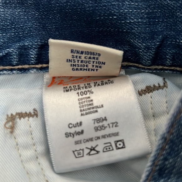 Citizens Of Humanity cuffed Jean Shorts. Size 30. - Picture 10 of 11